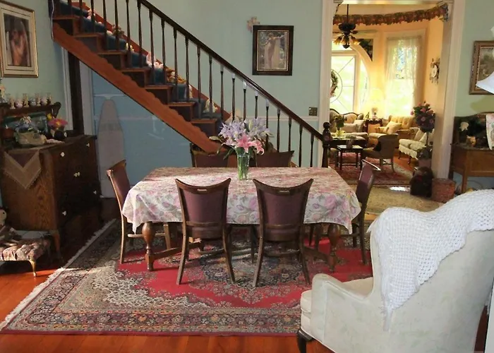 Robin\'S Nest Bed & Breakfast
