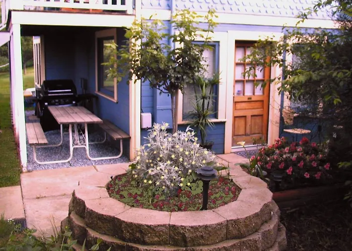 Robin\'S Nest Bed & Breakfast