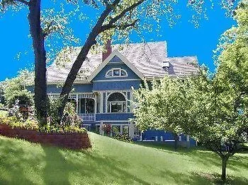 Robin\'S Nest Bed & Breakfast