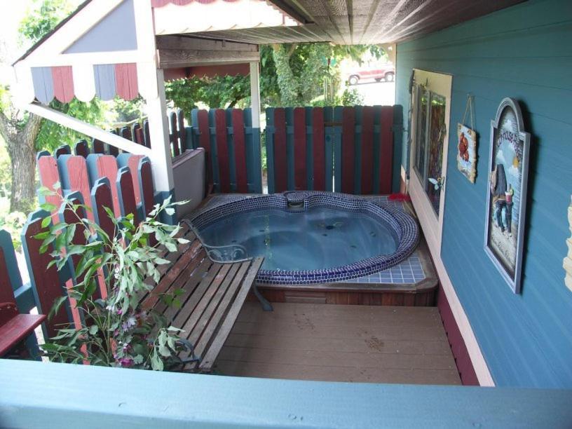Robin's Nest Bed and breakfast 3*