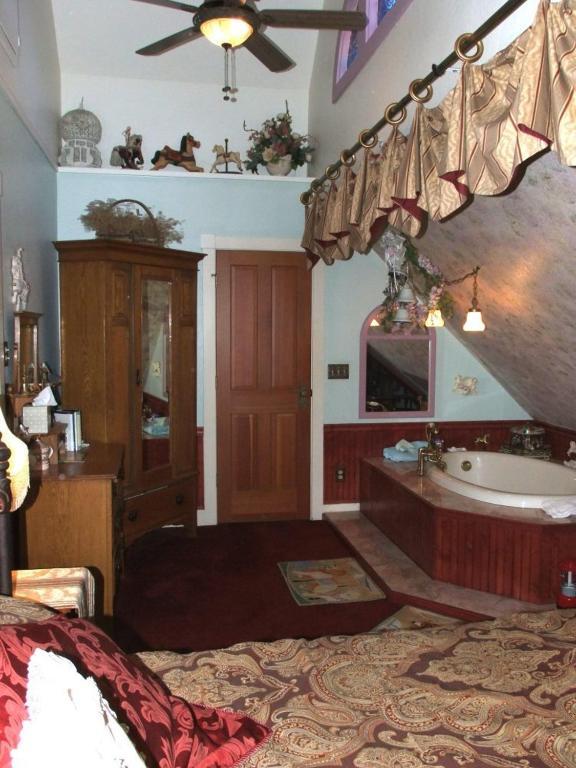Robin's Nest Bed and breakfast 3*