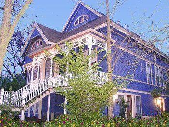 Robin's Nest Bed and breakfast