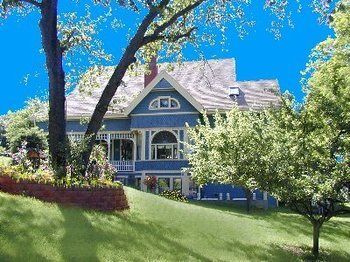 Robin's Nest Bed and breakfast 3*