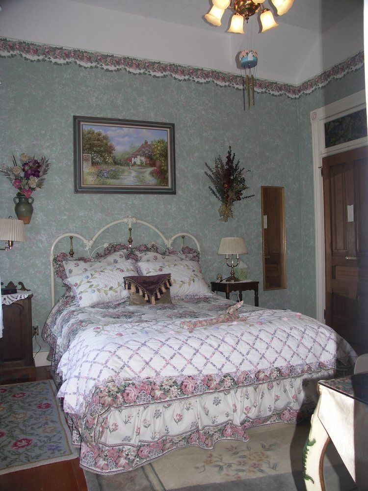 Robin's Nest Bed and breakfast 3*